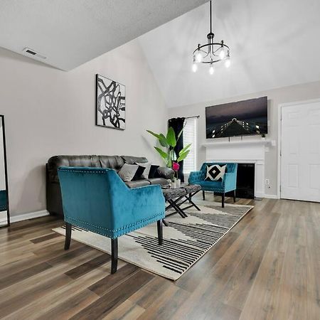 Plush Two Bedroom Retreat. A Home Away From Home! Riverdale Exterior photo