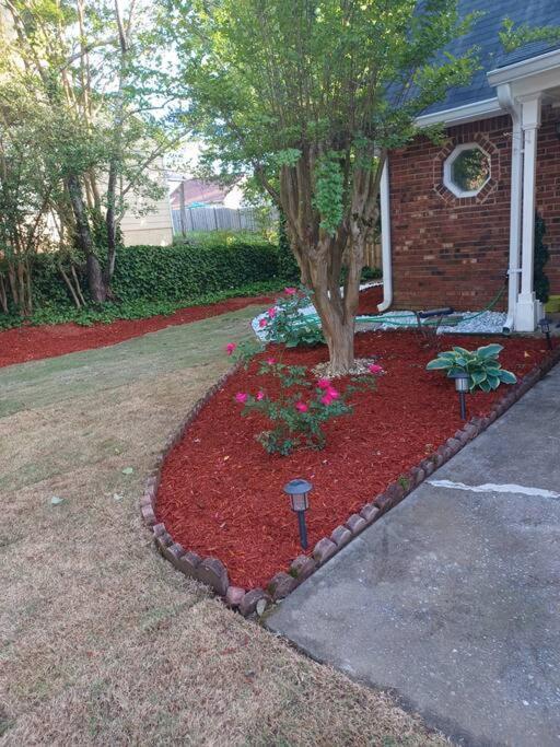 Plush Two Bedroom Retreat. A Home Away From Home! Riverdale Exterior photo